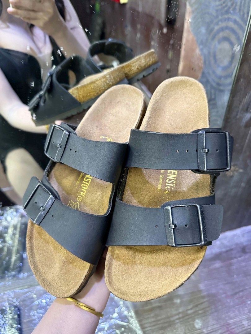 Arizona Birkenstock (Category: Flats & Sandals) located in Mandaluyong City. Submitted by needs99 (Listing ID 1445400838, Image 1). Description: LIKE NEW!!! Size 37/24cm Cavite loc.