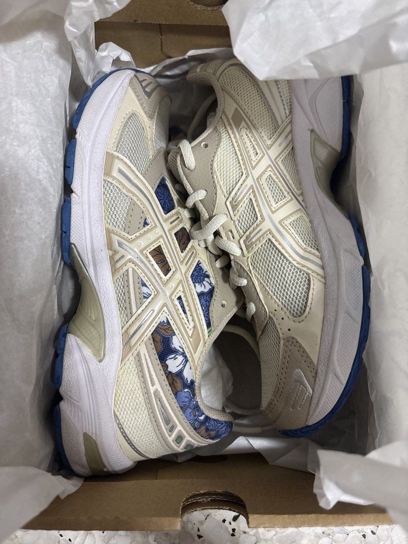 ASICS Gel-1130 Cream/Oatmeal Blue Japan Style (Category: Sneakers) located in Singapore. Submitted by lavender89 (Listing ID 1445360317, Image 1). Description: - ASICS - Color: Cream and Blue - Unique floral print on side panels - Lace-up closure - Comfortable and stylish for everyday wear - Size: 37.5 EU / 6.5 US.