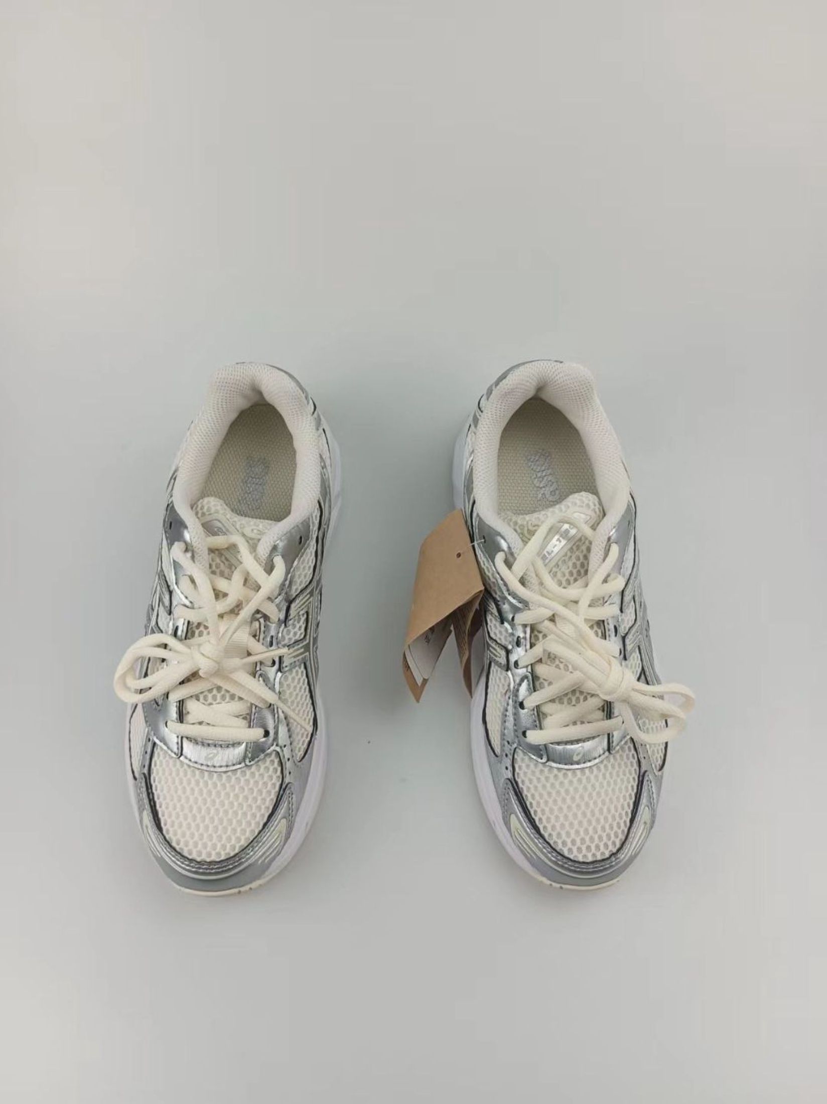 ASICS Gel-1130 Retro Beige Silver (Category: Sneakers) located in Singapore. Submitted by stcayy (Listing ID 1445371038, Image 1). Description: Welcome! 🎉 Asics — ASICS Gel-1130 Retro Beige Silver Brand new, great quality! 🚚 Simple process: Order → 3-day photo confirm → Free shipping → Cash on delivery J&T or Ninja Van, your choice! Interested? Chat me 💬.