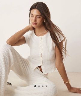 (Category: ) located in . Submitted by tildswardrobe (Listing ID 1445313016, Image 1). Description: .