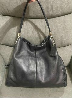 (Category: ) located in . Submitted by luxxechic (Listing ID 1445368706, Image 1). Description: .