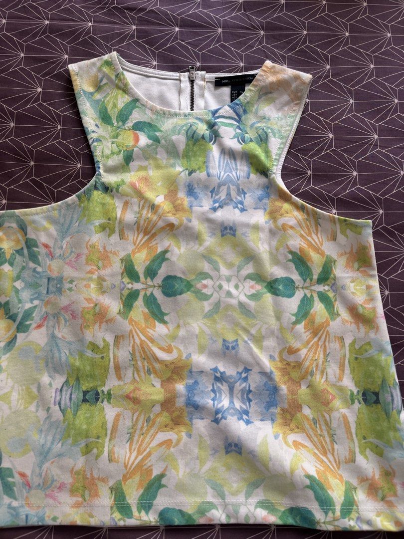 Authentic Mango Collection Floral summer elegant Sleeveless Top (Category: Sleeveless) located in Manila. Submitted by jiden26 (Listing ID 1445267402, Image 3). Description: - used 2 times only - my most favorite top since it is so vibrant and unique Sleeveless top with a vibrant floral print - Classic crew neck - Convenient back zip closure - Versatile for casual outings or dressing up.