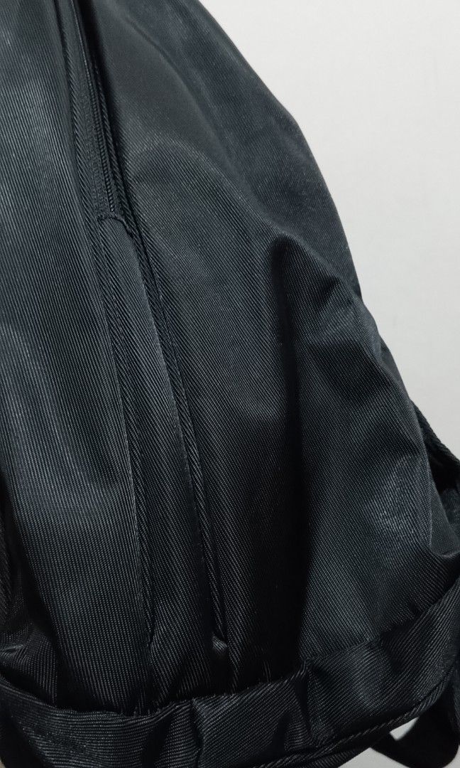 Backpack (Category: Backpacks) located in Tarlac. Submitted by faithfulfinds (Listing ID 1445367248, Image 3). Description: Squall Canvass Backpack in med. size Thick canvass material. Has minimal lints, barely noticeable. Spacious and practical for daily use..