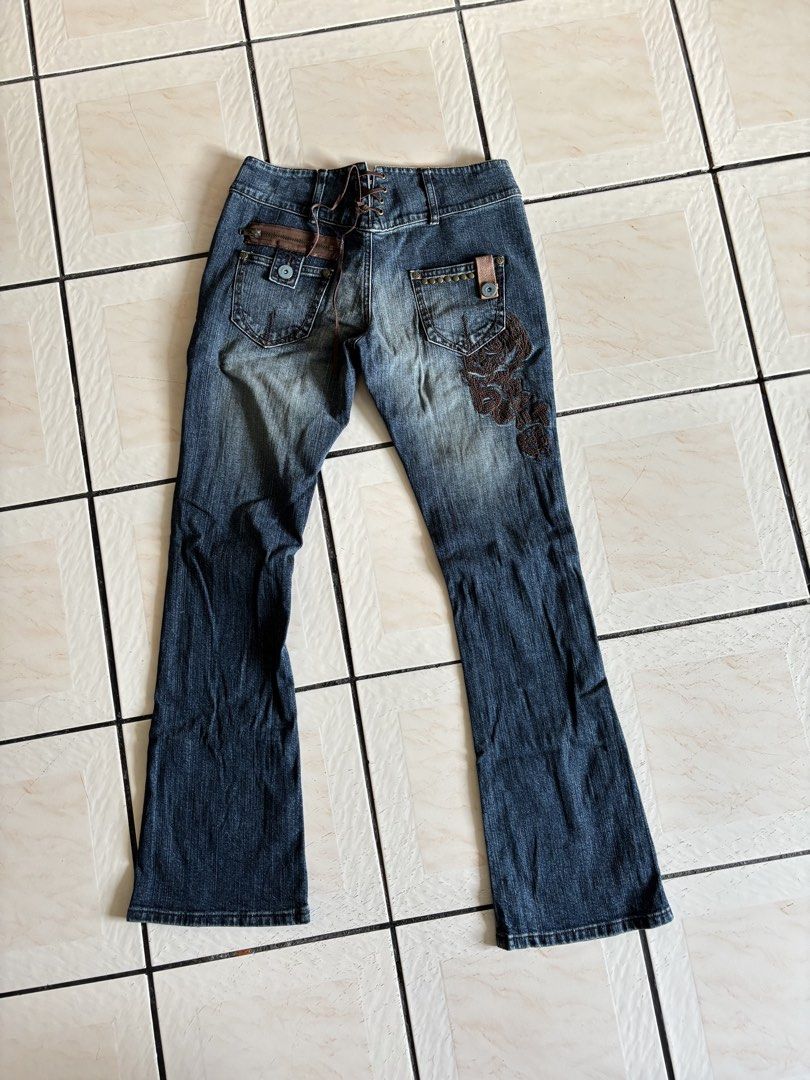 bait vintage y2k flared denim pants (Category: Jeans) located in Davao. Submitted by soft4shoon (Listing ID 1445318428, Image 2). Description: very good quality bought at ig shop size: m (can fit 28 wl) never been used mop: gcash mod: jnt loc: davao city.