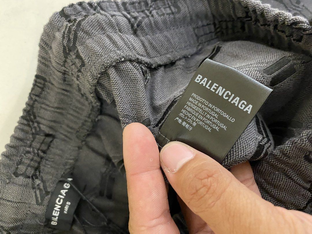 Balenciaga AOP denim shorts (Category: Shorts) located in Manila. Submitted by ercmrsmam (Listing ID 1445257477, Image 3). Description: Balenciaga AOP denim shorts Color may vary due to lighting Need wash W28-36 L19 O12 Dm if interested 📩 will be posted on my carousell acc⬇️ Check out ercmrsmam listings on #Carousell: https://carousell.app.link/mu0SnqUHP3b 📍baclaran paranaque metro manila 🛵jnt/lalamove courier 💵 mop: gcash.