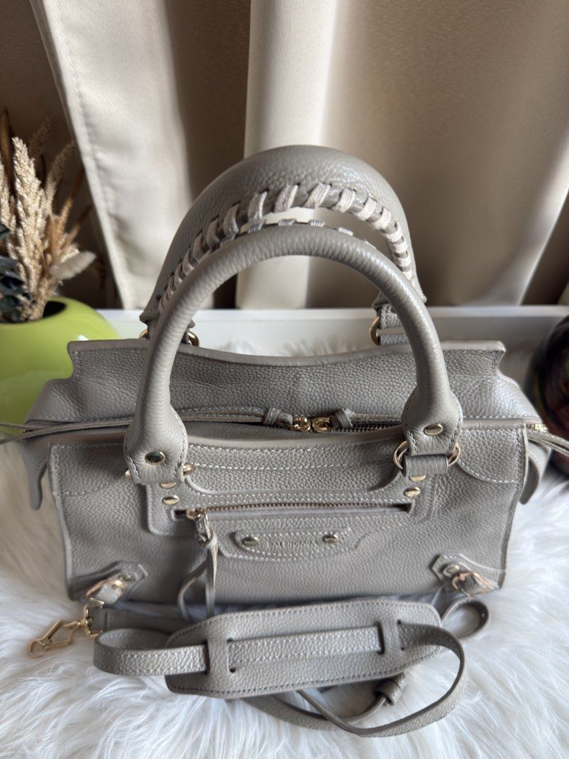 Balenciaga Bag (Category: Shoulder Bags) located in Pasig City. Submitted by snoca (Listing ID 1445289092, Image 3). Description: .