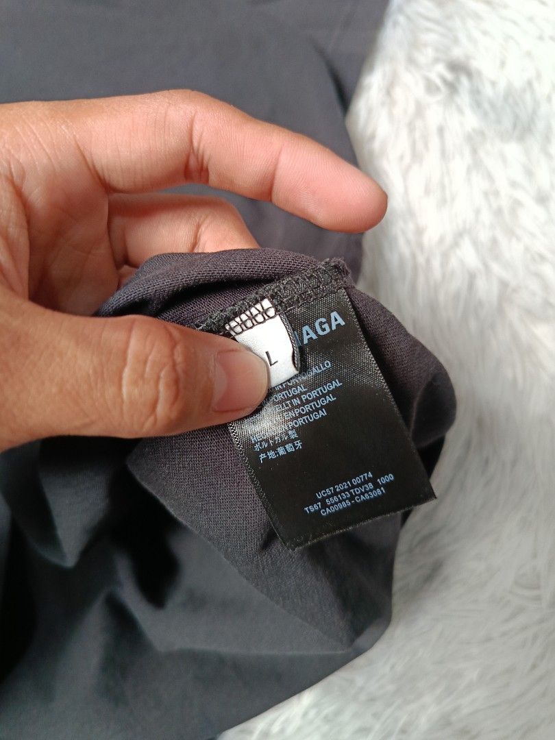 Balenciaga black T shirt (Category: Tshirts & Polo Shirts ) located in Quezon City. Submitted by tedthrift (Listing ID 1445261470, Image 3). Description: size xl no issue brand-new condition10/10 may effect lang dahil sa liwanag.