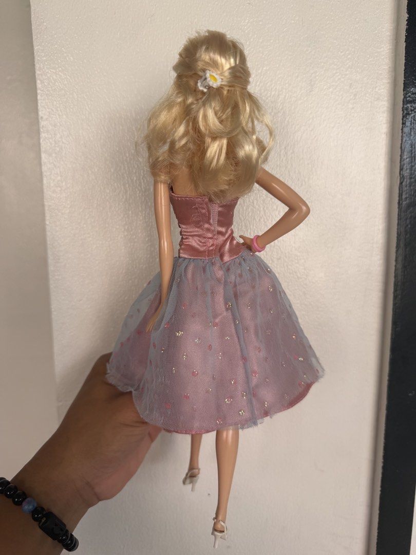 Barbie in Model muse body (Category: Kids Toys) located in Valenzuela. Submitted by chris2ph3r (Listing ID 1445283922, Image 3). Description: As is. Barbie in model muse body Cracked neck and sign of usage Mop: Maribank/UB Shipping shouldered by the buyer - jnt/lalamove Loc: valenzuela.