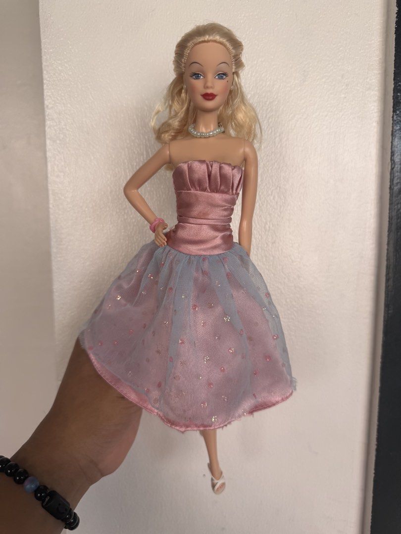 Barbie in Model muse body (Category: Kids Toys) located in Valenzuela. Submitted by chris2ph3r (Listing ID 1445283922, Image 2). Description: As is. Barbie in model muse body Cracked neck and sign of usage Mop: Maribank/UB Shipping shouldered by the buyer - jnt/lalamove Loc: valenzuela.