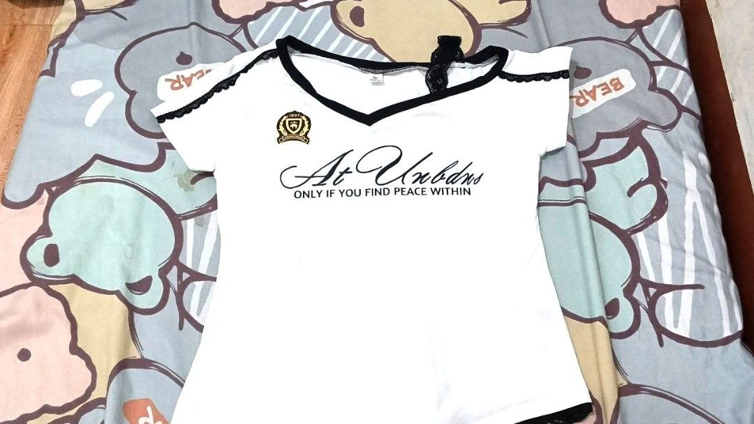 Basic Top (Category: Shirts) located in Manila. Submitted by rxcevii_ (Listing ID 1445249372, Image 1). Description: size : small - medium condition : new, never worn issue : none.