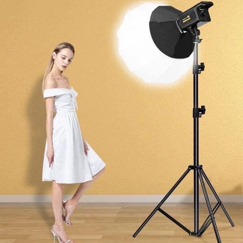 Bediro BD-400S Spherical Studio Light Kit (Category: Lighting & Studio Equipment) located in Manila. Submitted by yzcartph (Listing ID 1445418597, Image 2). Description: Bediro BD-400S Spherical Studio Light Kit reseller 2000php 1X Bediro lamp 400W 1X softbox 65cm 1X DC power cable 1X remote 1X Lamp stand 2.6M.
