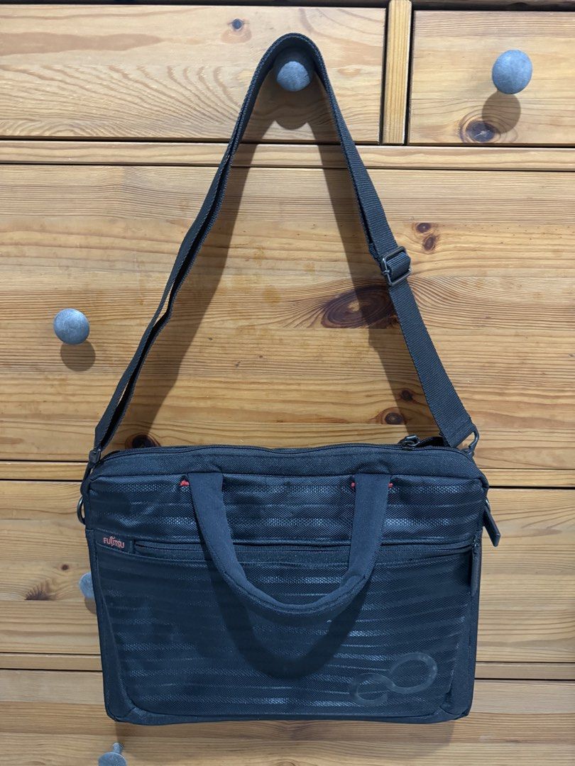 Black Fujitsu laptop bag489189013486970880