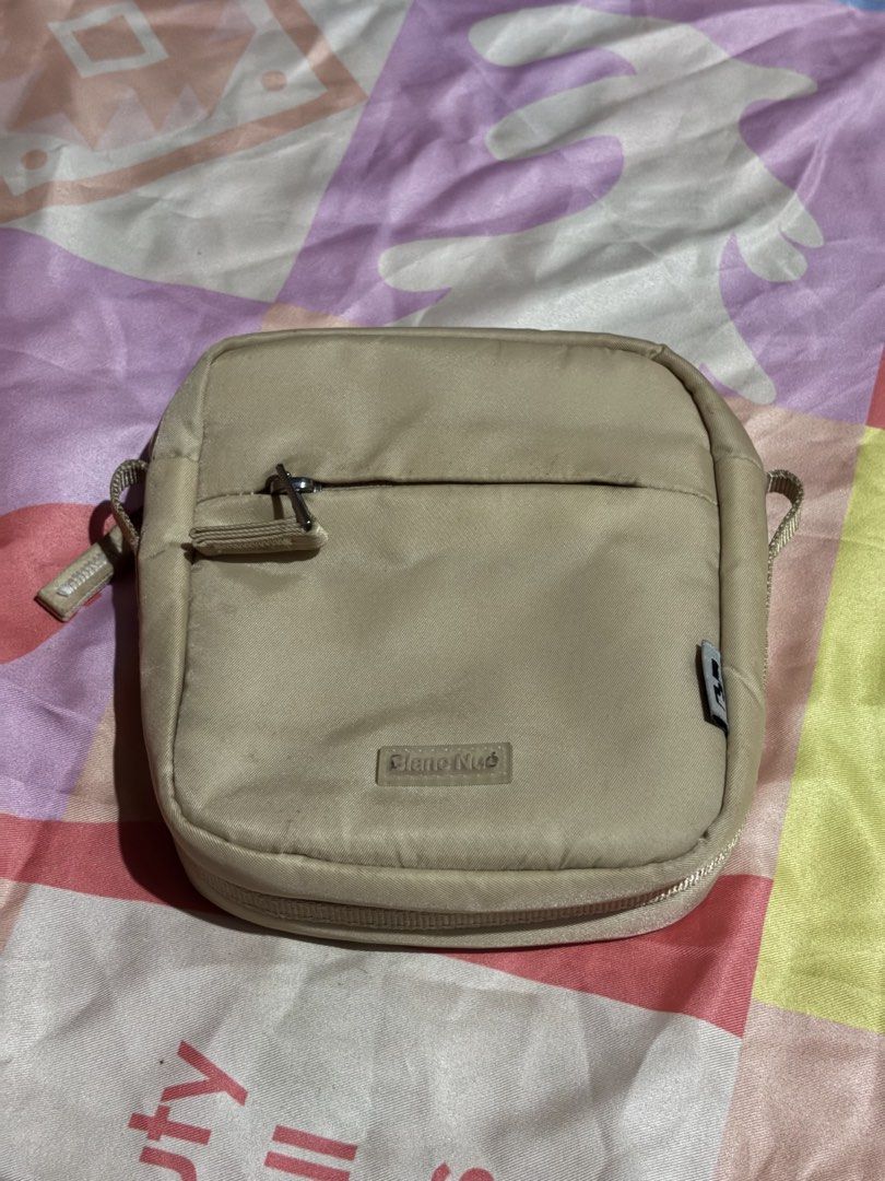 Blanc nue the box bag in cream (Category: Cross-body Bags) located in Manila. Submitted by tr4ppedrabb1t (Listing ID 1445355687, Image 1). Description: Wts lfb blanc nue box bag in cream no issue no strap included used twice only.