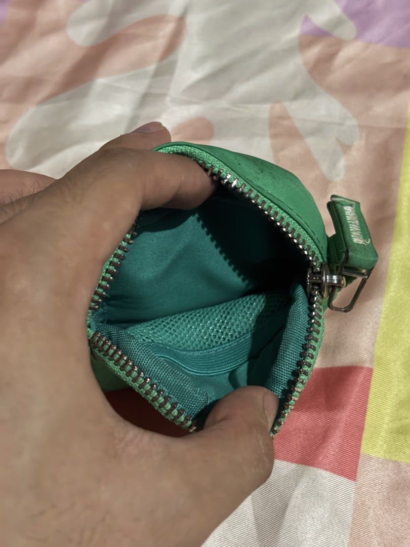 Blanc nue the micro box bag in green (Category: Sling Bags) located in Manila. Submitted by tr4ppedrabb1t (Listing ID 1445355692, Image 2). Description: Wts lfb well used blanc nue the micro box bag in green with stain but can be removed with washing no structural issue.