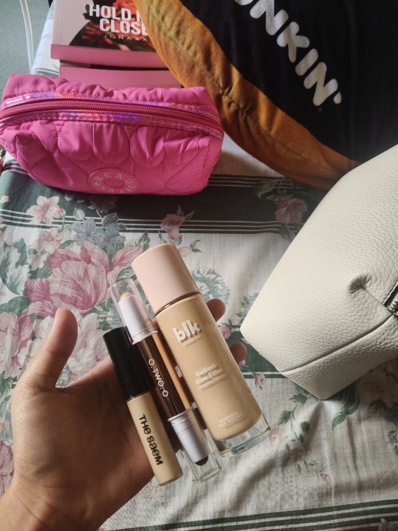 blk Soft Matte Foundation & Concealer Duo (Category: Makeup) located in Manila. Submitted by ellaanggg (Listing ID 1445339908, Image 2). Description: FOR TAKE ALL! - BLK glow filter in the Shade oat - Saem Concealer - O.TWO.O highlighter and contour - Coulorette First base in the shade lazi - Ideal for everyday wear - Great value bundle!.