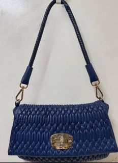 (Category: ) located in . Submitted by urban_thrift_09 (Listing ID 1445334411, Image 1). Description: .