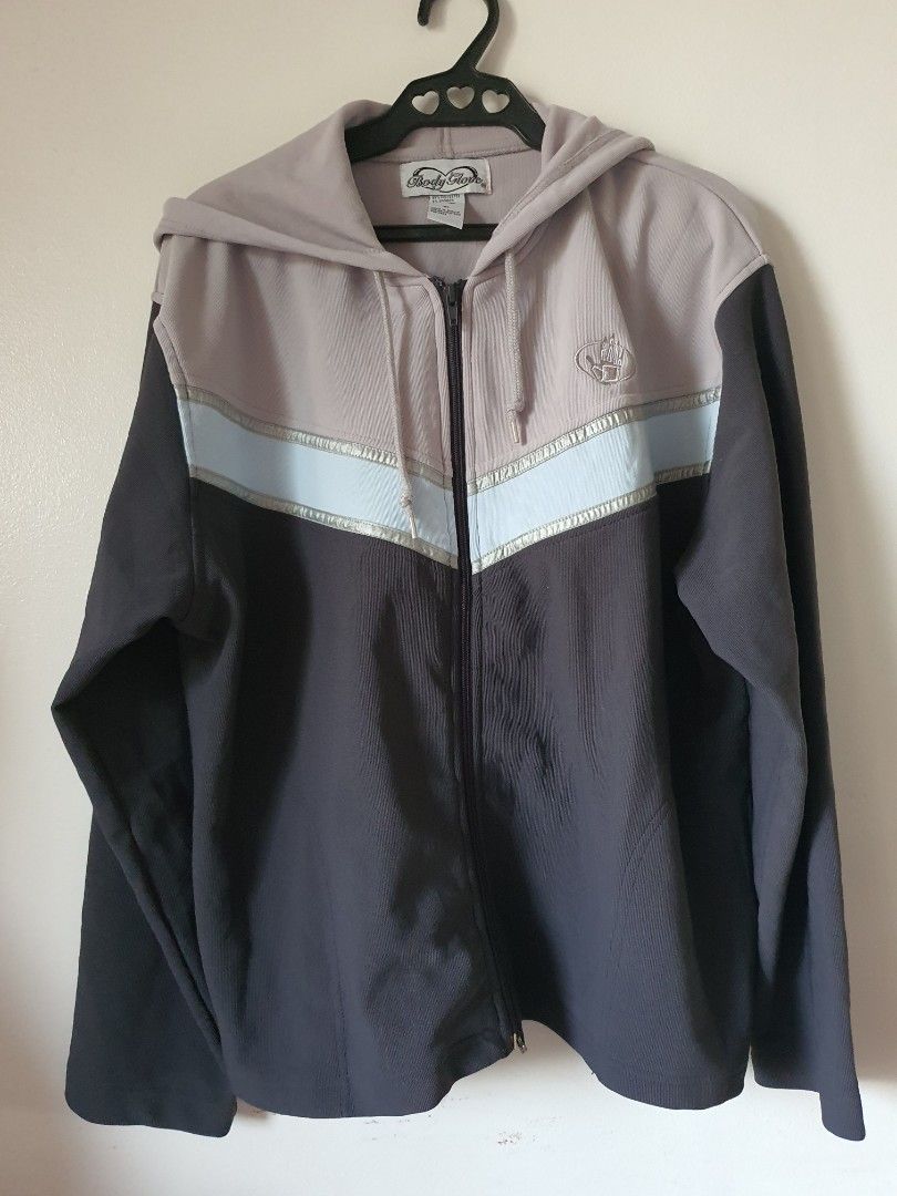 Body Glove Zip-Up Jacket XL (Category: Coats, Jackets and Outerwear) located in Meycauayan. Submitted by shoptoown (Listing ID 1445320453, Image 1). Description: - Brand: Body Glove - Type: Zip-up jacket with hood - Color: Grey and navy blue - Detail: Light blue stripe on front and sleeves - Material: 95% Polyester, 5% Spandex - Size: XL - Origin: Made in Russia - Dimensions 23"Wx24"L - issues lints.
