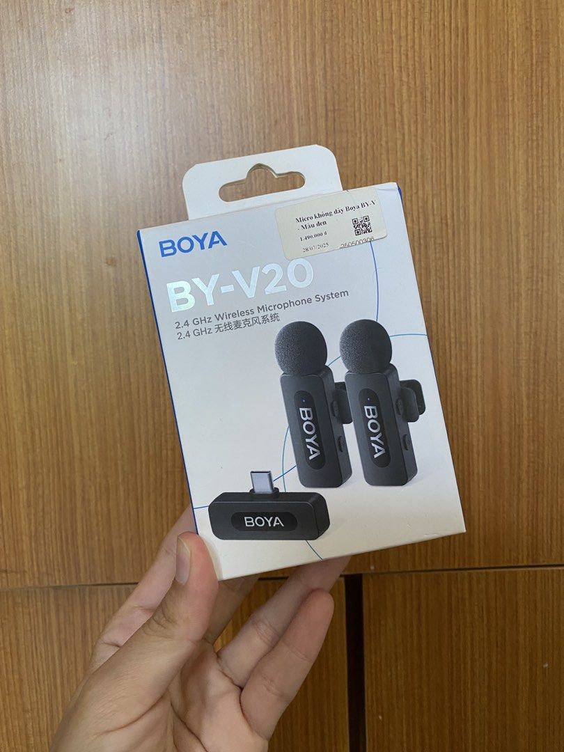 BOYA BY-V20 2.4 GHz Wireless Microphone System (Category: Microphones) located in Taguig. Submitted by lrnlcd (Listing ID 1445388195, Image 1). Description: BOYA BY-V20 2.4 GHz Wireless Microphone System Bought for 1490000 VND (approximately ₱3400+) Selling for only ₱2400 📍Upper Antipolo.