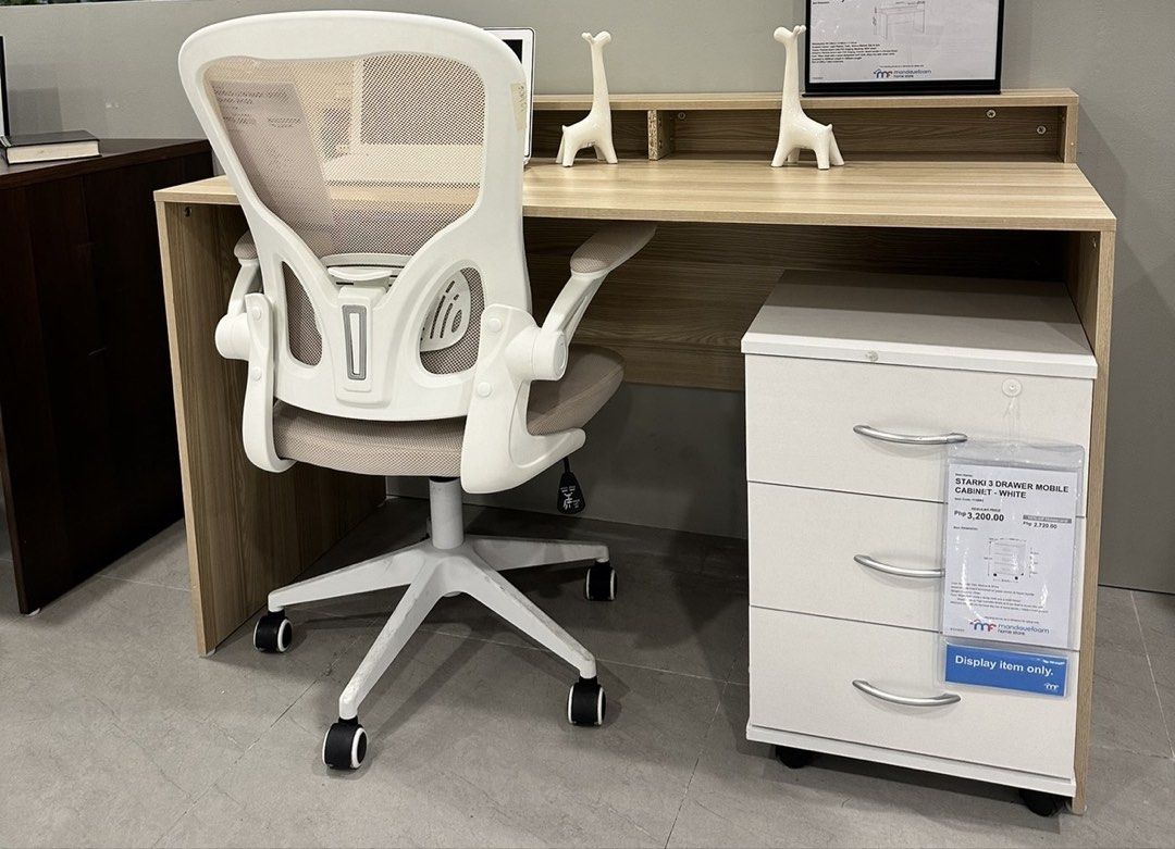 BUNDLE MANDAUE Wooden Office Table Beige Back Office Chair (Category: Office Furniture & Fixtures) located in Manila. Submitted by olxph_shei (Listing ID 1445339887, Image 2). Description: - Complete home office setup - Light wood grain desk with spacious surface - Comfortable beige mesh office chair on wheels - Perfect for students or remote workers - Php 4,000 for office table - Php 4,000 for office ergonomic chair Bundle: Php 7,000 FREE DELIVE