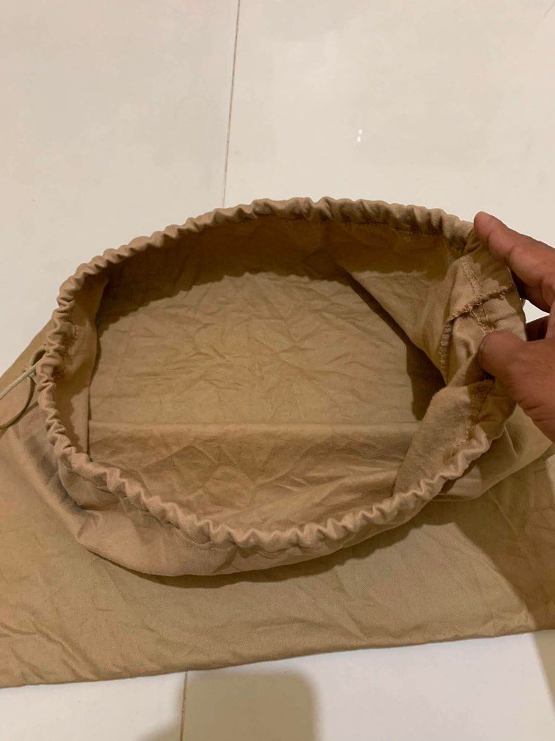 Burberry Dust Bag (Category: Luxury Bags & Wallets) located in Molave. Submitted by christianc13573 (Listing ID 1445328830, Image 2). Description: Excellent condition Color rate: 9.8/10 Need Wash .