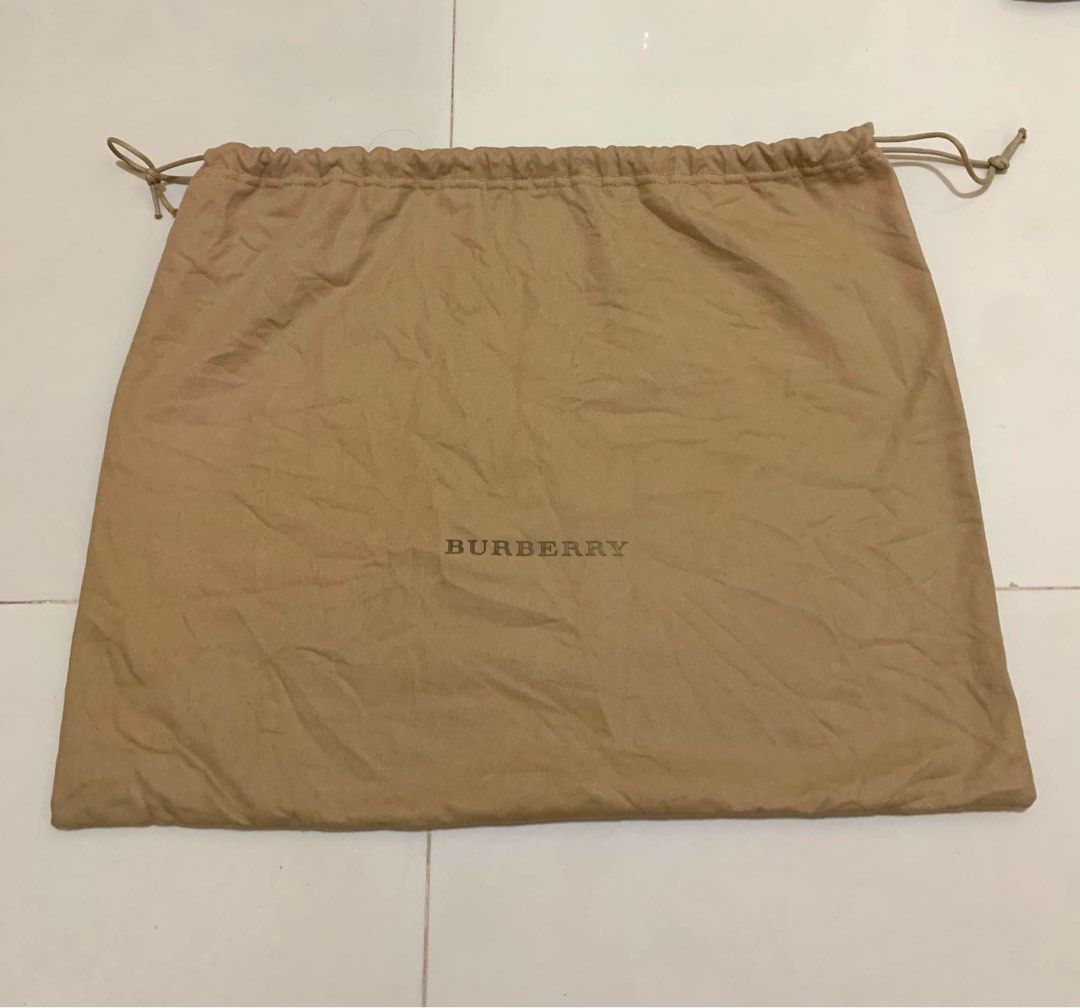 Burberry Dust Bag (Category: Luxury Bags & Wallets) located in Molave. Submitted by christianc13573 (Listing ID 1445328830, Image 1). Description: Excellent condition Color rate: 9.8/10 Need Wash .