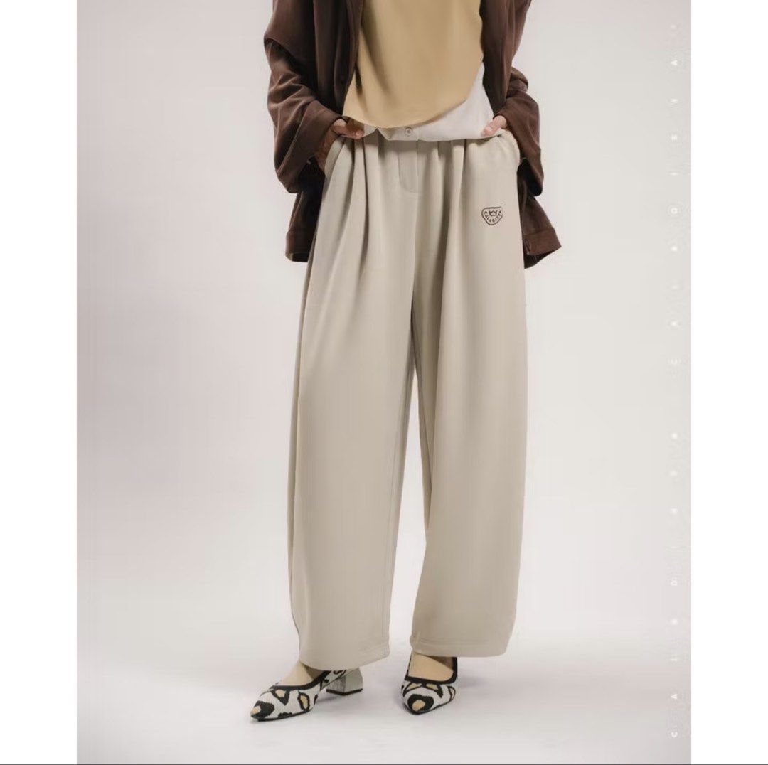 Calaqisya Rush Cocoon Pants (Category: Bottoms) located in Kuala Lumpur. Submitted by fahinggg (Listing ID 1445255996, Image 1). Description: Cocoon rush in wood ash. Wore once, hand wash only. Price exclude postage #calaqisya #tudungpeople #mimpikita #tudungruffle #nuritaharith #zalora #uniqlo #pinkkurung #oversized #whimsigirl #maslea #kaptenbatik #bambina #hanimokhta #uniqlo #nadeelluna.