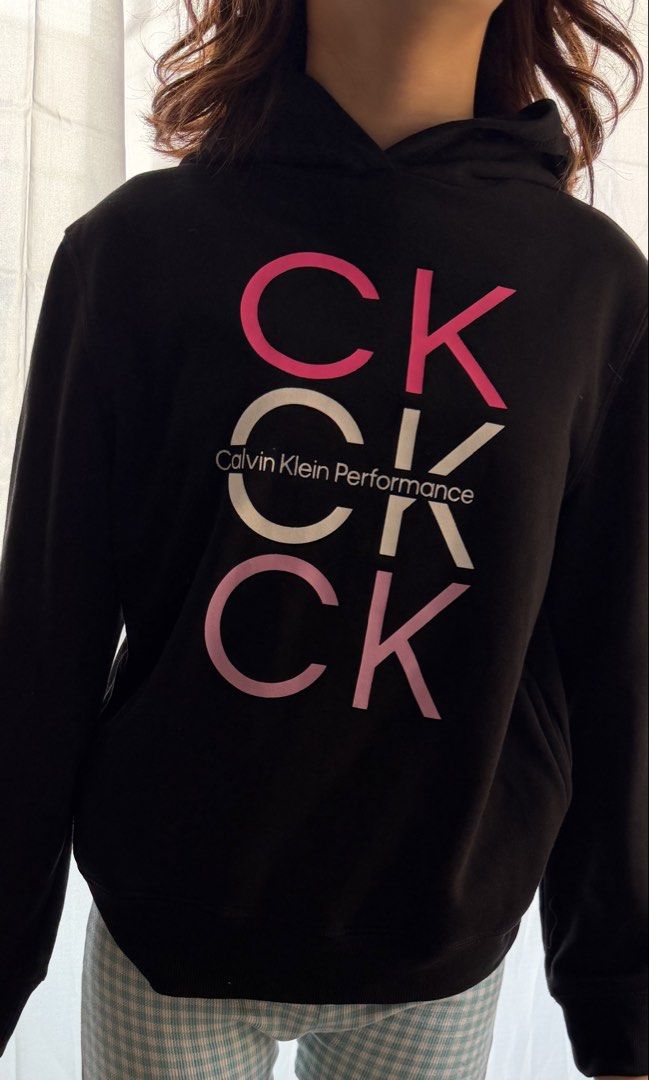 Calvin klein hoodie (Category: Babies & Kids Fashion) located in Dasmarinas. Submitted by preloved_brandedbackup (Listing ID 1445255418, Image 1). Description: Like new US bought Swipe for size.