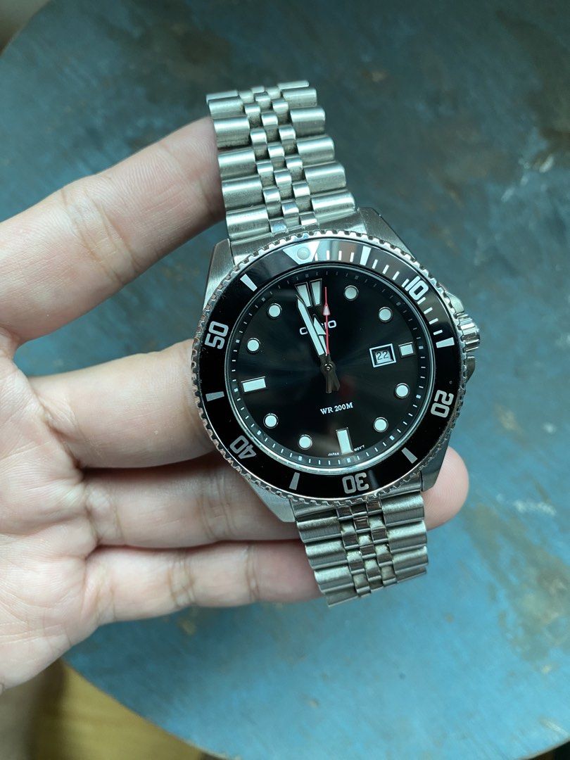 Casio MDV-107D-1A1V (Category: Men's Watches) located in Rizal. Submitted by annon5 (Listing ID 1445266270, Image 1). Description: - width 44mm excl. crown - Black Sunburst dial w/ date window - Water resistant up to 200 meters - Aftermarket Jubilee stainless steel bracelet - Perfect for everyday wear and swimming - In excellent working condition Unit only** Message me for any questions or concerns.