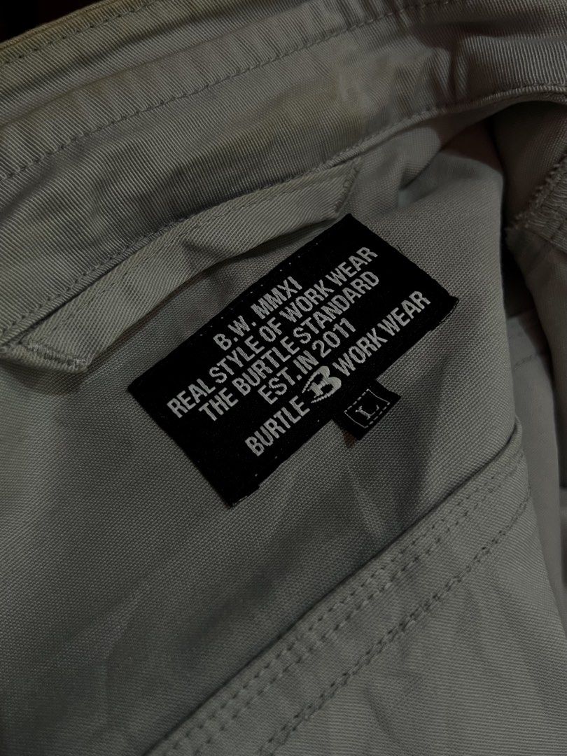 Casual jacket (Category: Coats, Jackets and Outerwear) located in Imus. Submitted by rence_ (Listing ID 1445410439, Image 2). Description: .