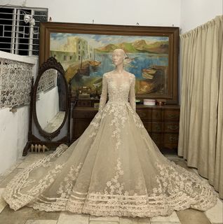 (Category: ) located in . Submitted by fashionlibraryph (Listing ID 1445419421, Image 1). Description: .