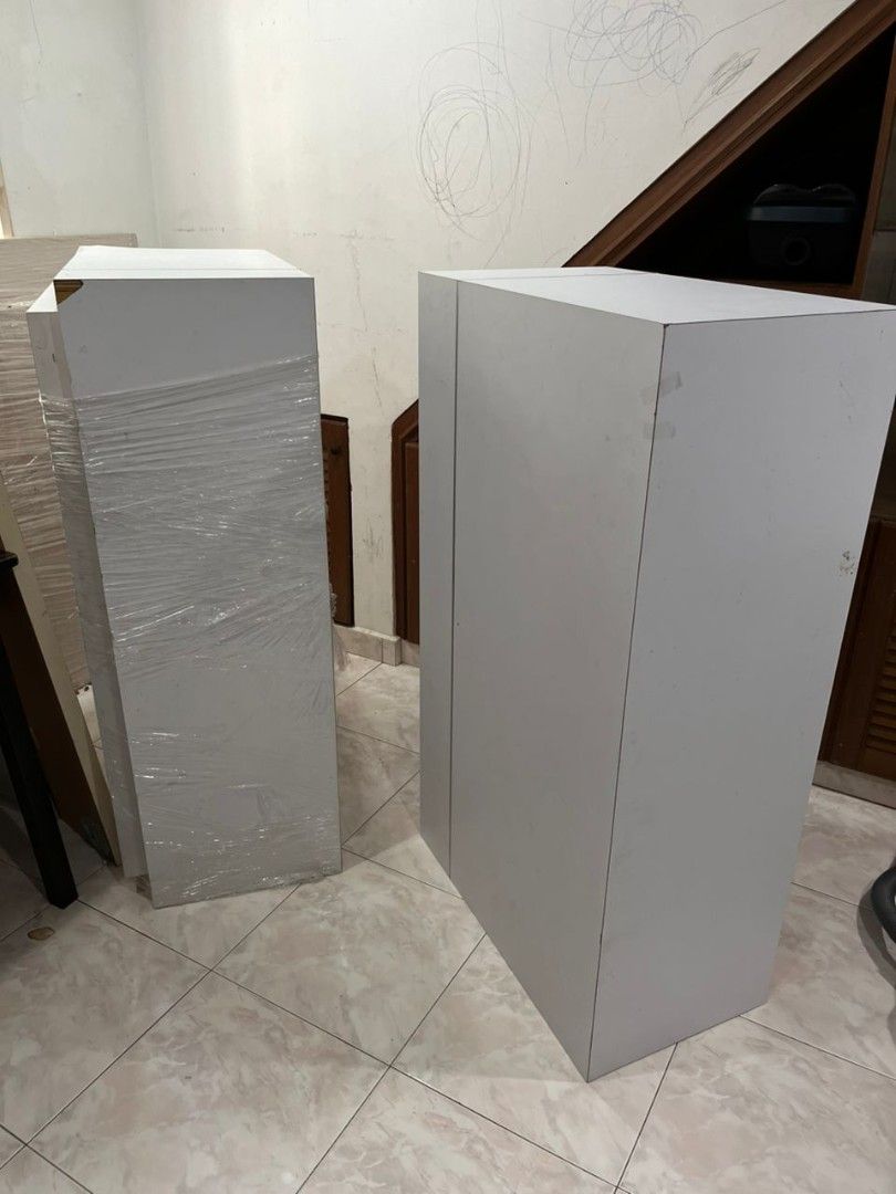 Coffee table (Category: Tables & Sets) located in Kuala Lumpur. Submitted by roslizatokiman.1 (Listing ID 1445316154, Image 1). Description: Coffee table Wood white melamine 120cm x 69cm x 43cm height self pickup setapak please contact *01153251983* for details .