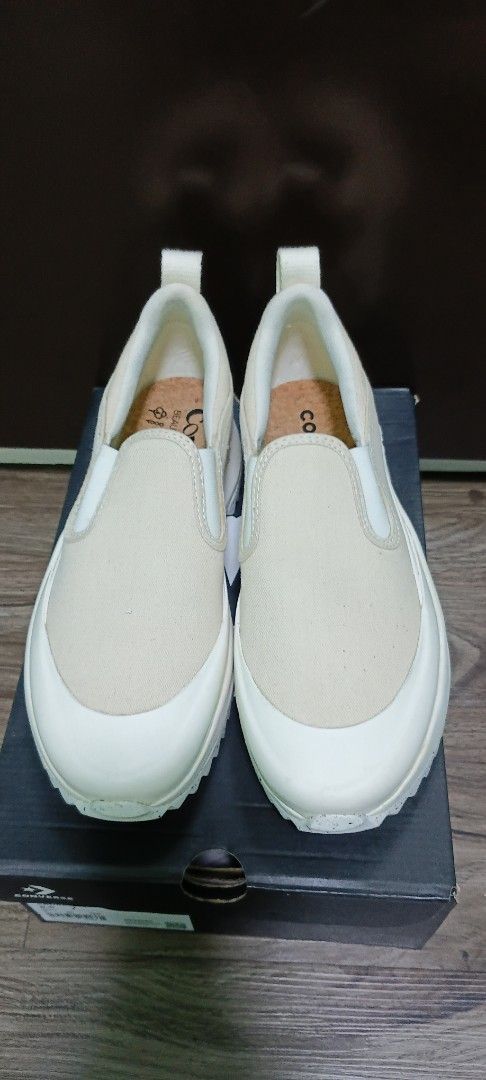 Authentic Converse Platform Slip On Shoes (Category: Sneakers) located in Manila. Submitted by jesuisbeni19 (Listing ID 1445293742, Image 1). Description: - Original box included - Size: 7 (US Women's) - Used once - Ideal for everyday casual wear.