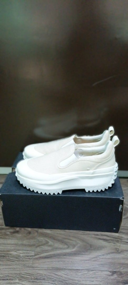 Authentic Converse Platform Slip On Shoes (Category: Sneakers) located in Manila. Submitted by jesuisbeni19 (Listing ID 1445293742, Image 3). Description: - Original box included - Size: 7 (US Women's) - Used once - Ideal for everyday casual wear.