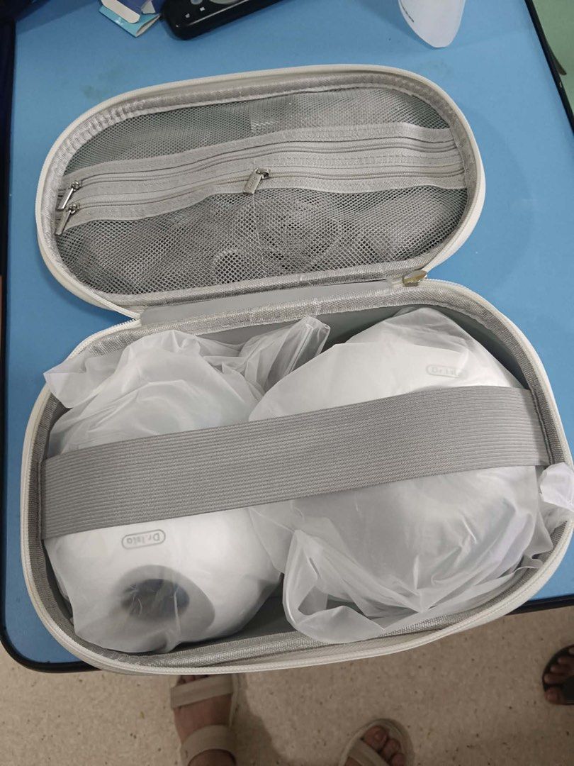 electric breast pump (Category: Breastfeeding & Bottle Feeding) located in Manila. Submitted by clyssdcc (Listing ID 1445323453, Image 3). Description: - good as new with box - 2 beses lang nagamit .