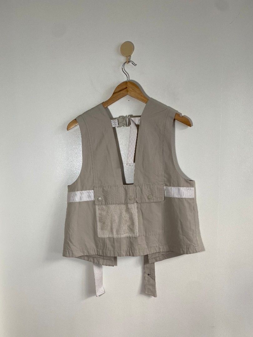 Fila x White Mountaineering Utility Vest (Category: Vests) located in Abucay. Submitted by jamesnike21 (Listing ID 1445414600, Image 3). Description: 📌White Mountaineering x Fila Multipocket Vest 📌like new condition 📌size small on tag 📌width 19 1/2' 📌length 22' 📌Slightly wrinkled due to storage 👍 📌The color of the product may differ from actual color depending on the type, condition of the display, surrounding light and other factors. 👍 