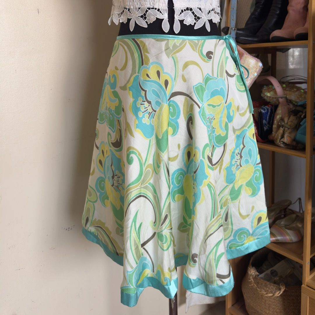 Floral Satin Skirt (Category: Skirts) located in Cebu City. Submitted by marikit_thrift (Listing ID 1445340043, Image 2). Description: fave! -very pretty irl -flowy fabric -zips at the side with tie -w-26" , l - 19" .