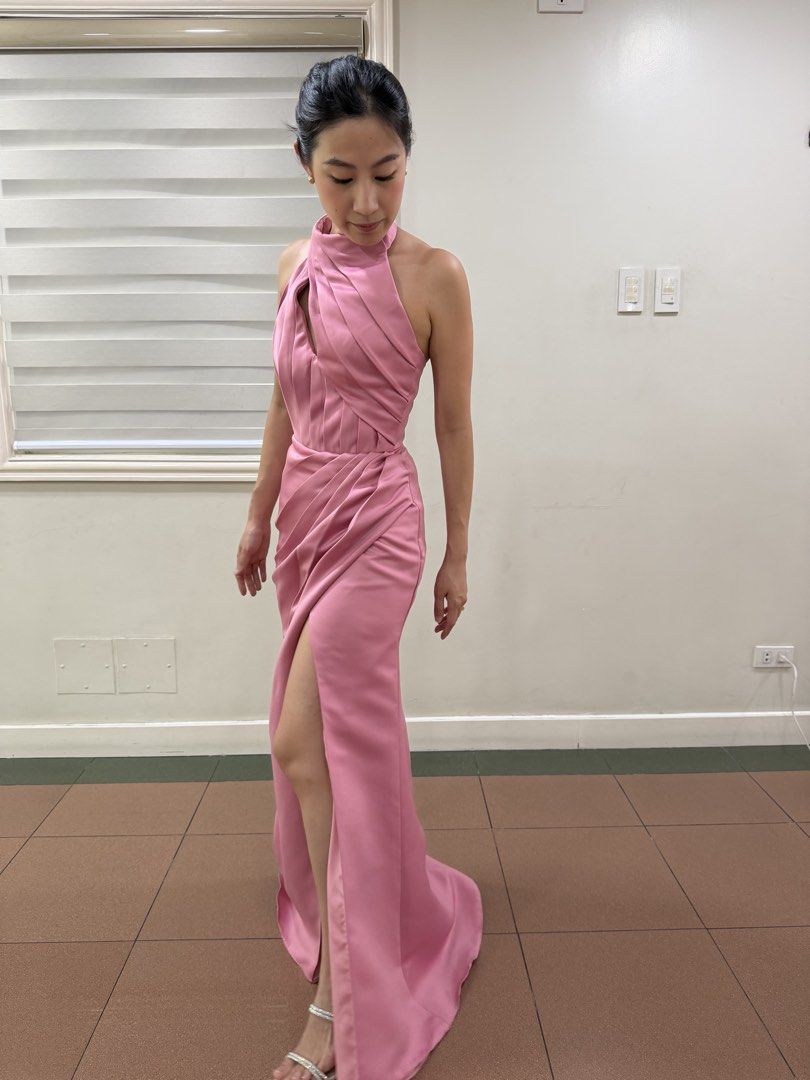 [For Rent] Pink Halter Neck Gown (Category: Evening dresses & gowns) located in Quezon City. Submitted by monmoncua (Listing ID 1445322293, Image 3). Description: For Rent: Wear Easy Atelier gown (halter neck with slit) Customized fit, used only once for a formal event. Size: Waist - 28-29” Bust - 34-35” Height - 5’3 tall and 2-3” inches heel Rental fee: Php3,000 Deposit Fee: Php2,000 (will return security deposit once item is returned) Rental pe