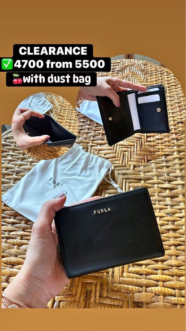 furla classic small leather bifold wallet black (Category: Wallets & Card holders) located in Cavite. Submitted by mylittlechicshop (Listing ID 1445362403, Image 1). Description: ‼️CLEARANCE SALE‼️ Furl@ Women's Natural Dnu Classic Small Leather Bi-Fold Wallet ✅1 Deserto 4500 from 5500 ✅1 Black 4700 from 5500 ❌1 black reserved to Margaret L Size: Approx. H 9 x W 12.1 x D 3cm ■ Weight: Approx. 88g ■Material: Leather ■Specifications: Hook and eye t