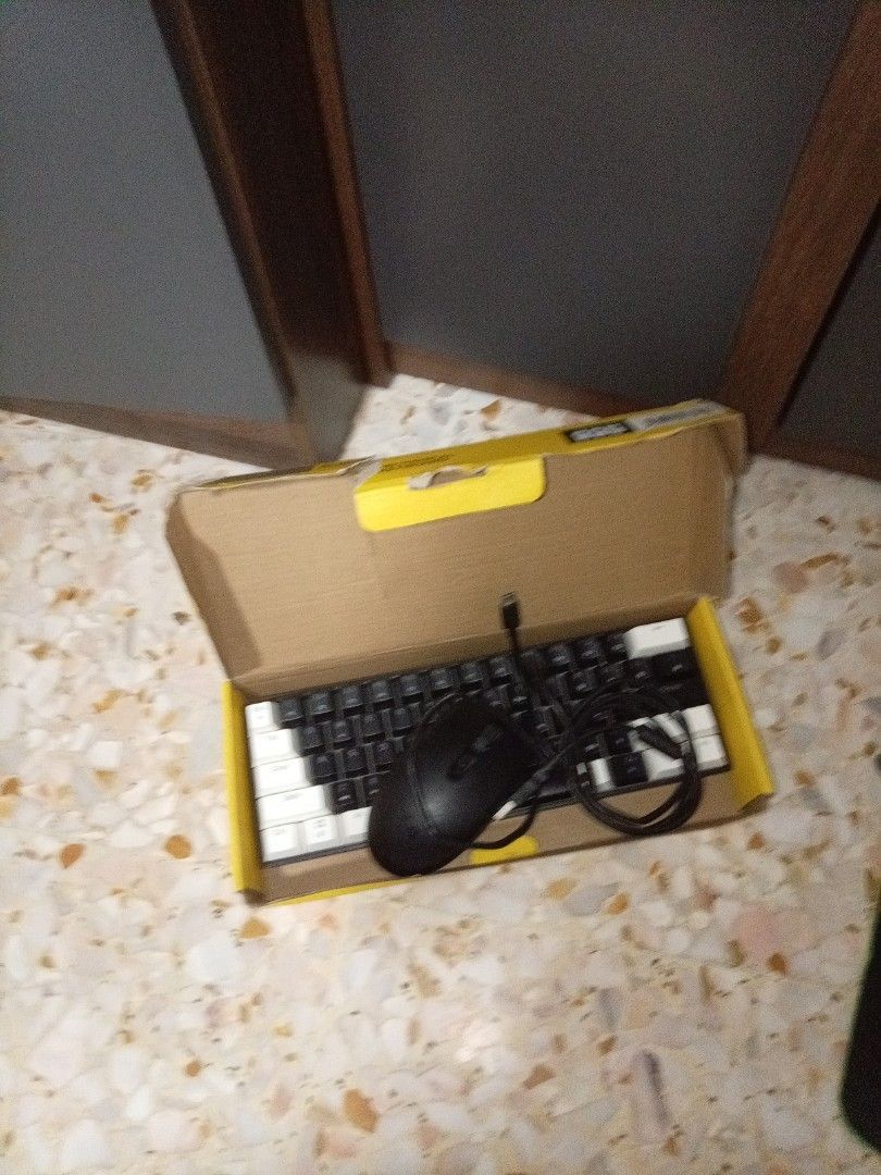 Gaming set up489569937292666882