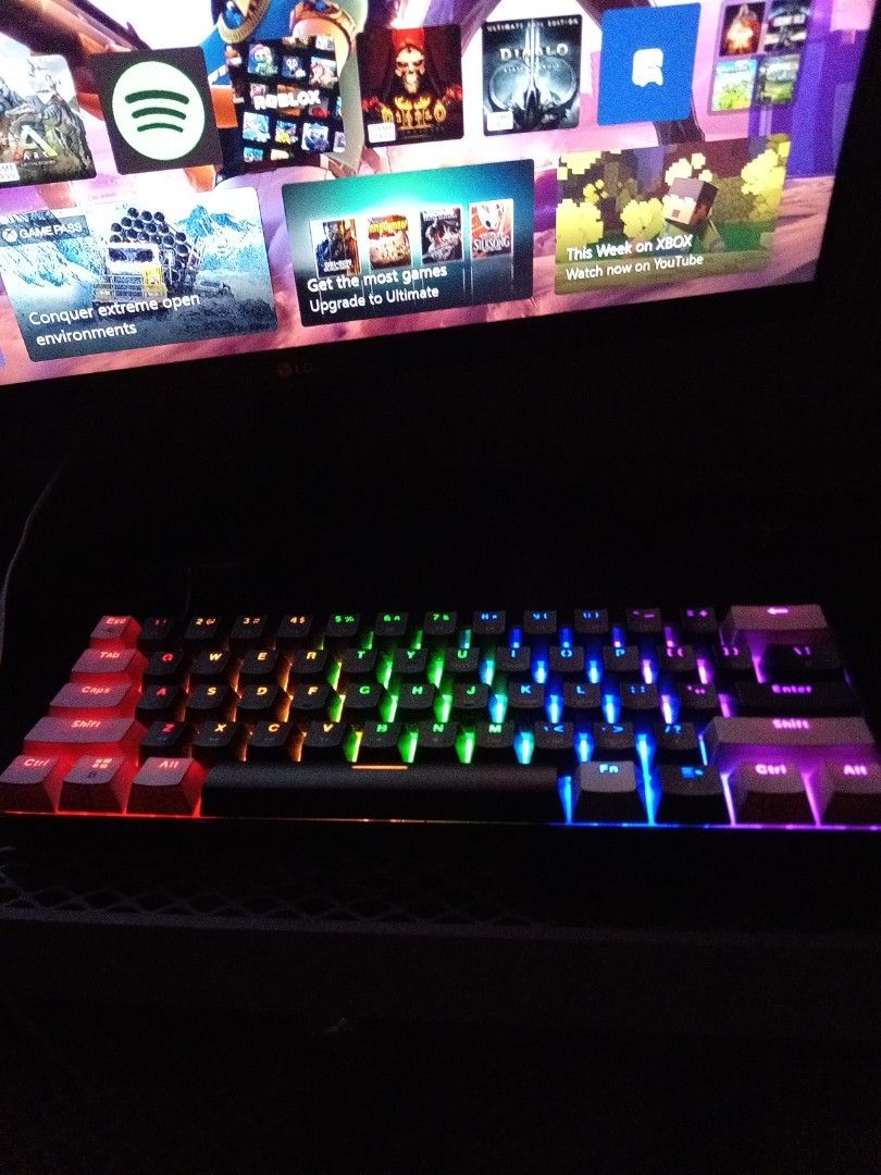 Gaming set up489569937292666883