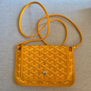 （分類：）位於 。 由 preloved_armoires 提交（商品編號 1445290620，圖片 1）。簡介： 。