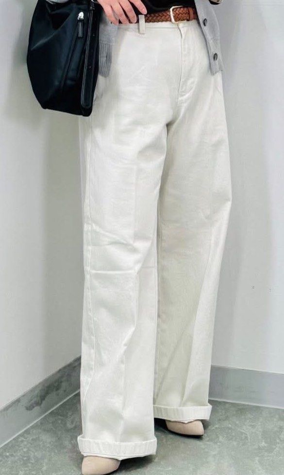 GU Twill Wide Straight Pants (Category: Other Bottoms) located in Quezon City. Submitted by pumpkenpie (Listing ID 1445391466, Image 2). Description: Unisex Waist: Front button closure, hook closure, zipper opening, elastic waistband, belt loops, inner drawstring. RFS: too big waist is up to 32 I just tried on the navy so there’s no tag and size sticker but the white one still have both the sticker and tag..