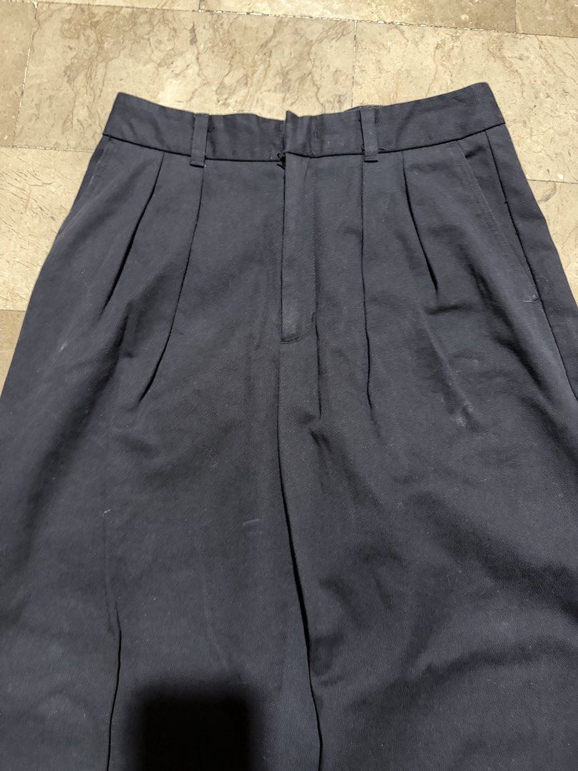 GU Wide Leg Pleated Pants Size S Navy (Category: Other Bottoms) located in Rizal. Submitted by katcascloset (Listing ID 1445285752, Image 2). Description: - Navy blue wide leg pants from GU - Size S - Features front pleats for a structured look - Made from a comfortable cotton and polyester blend - Perfect for casual or smart casual outfits - Easy to style with various tops.
