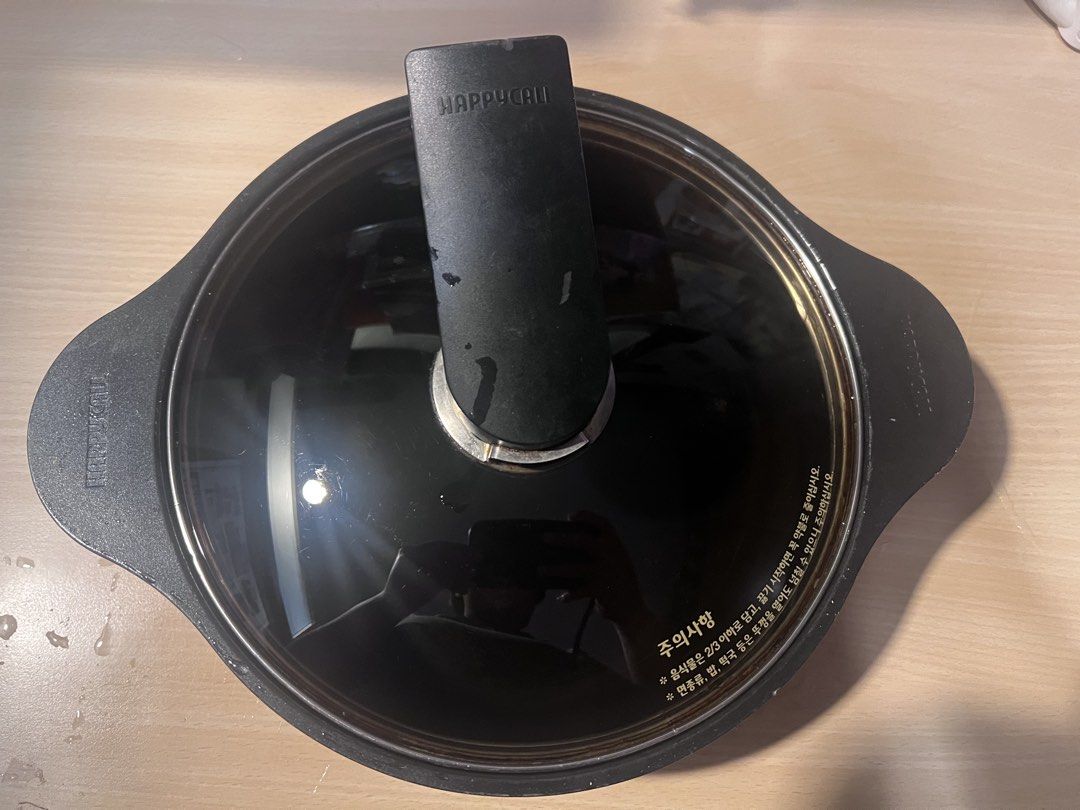 Happycall Pot with Glass Lid (Category: Cookware & Accessories) located in Manila. Submitted by exoitedd (Listing ID 1445363866, Image 2). Description: Orange pot with a black glass lid. The lid has a handle and some Korean writing on it. The pot has two handles on the sides. Great for cooking. Ready for a new home..