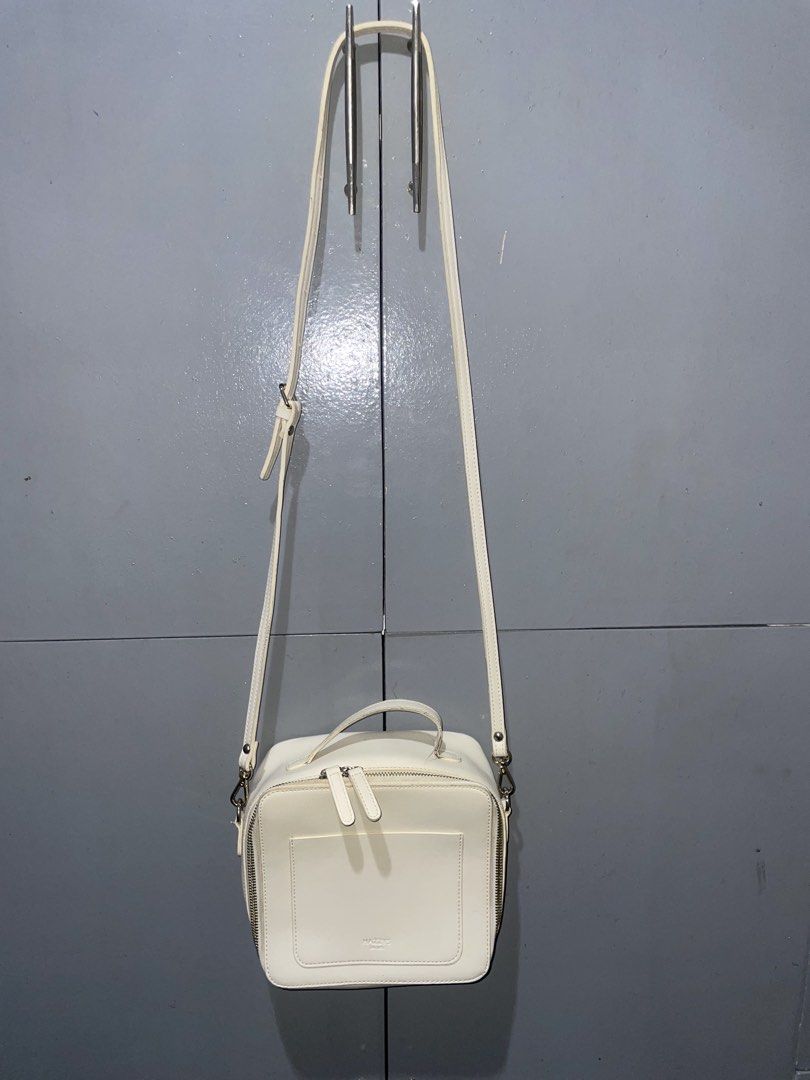 Hazzys Lounge crossbody bag (Category: Cross-body Bags) located in Butuan. Submitted by michaylukey (Listing ID 1445243834, Image 2). Description: .