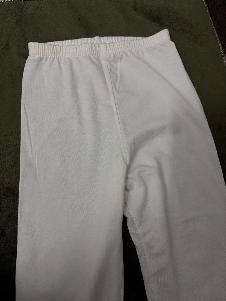 Heatech (Category: Babies & Kids Fashion) located in Kuala Lumpur. Submitted by elianywanazmy (Listing ID 1445363241, Image 3). Description: 80cm Good condition .