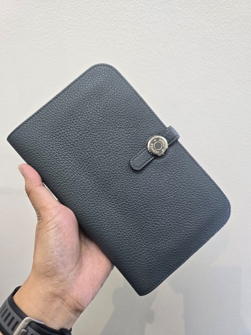 Hermes Dogon Leather Duo Wallet (Category: Luxury Bags & Wallets) located in Taguig. Submitted by mluxeph (Listing ID 1445309791, Image 1). Description: Hermes Dogon Leather Duo Wallet with Original Dustbag.