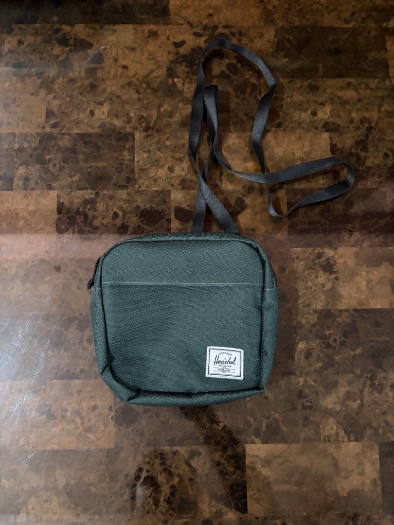Herschel Classic Sling Bag 2L (Category: Sling Bags) located in Dasmarinas. Submitted by markusi22 (Listing ID 1445387703, Image 1). Description: .