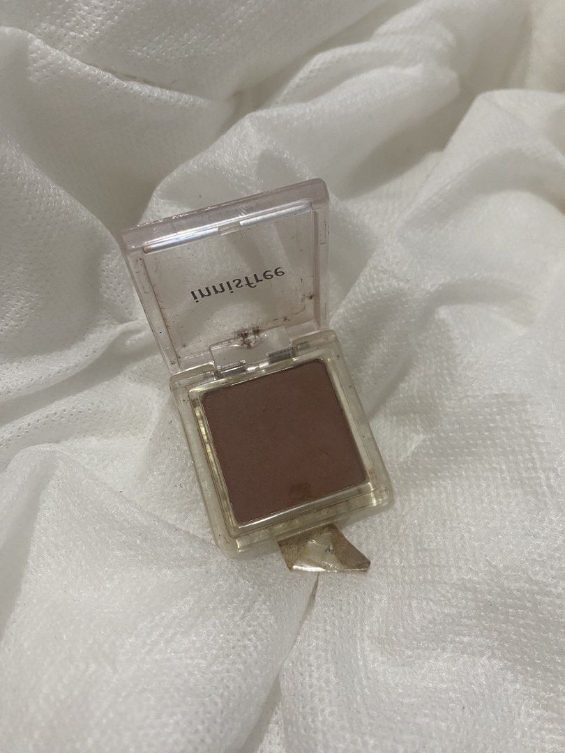 Innisfree My Eyeshadow - Matte 14 (Category: Makeup) located in Manila. Submitted by saaaaabrina (Listing ID 1445276238, Image 3). Description: - authentic - lots of product left pa - rfs: decluttering available for orange app co ! .