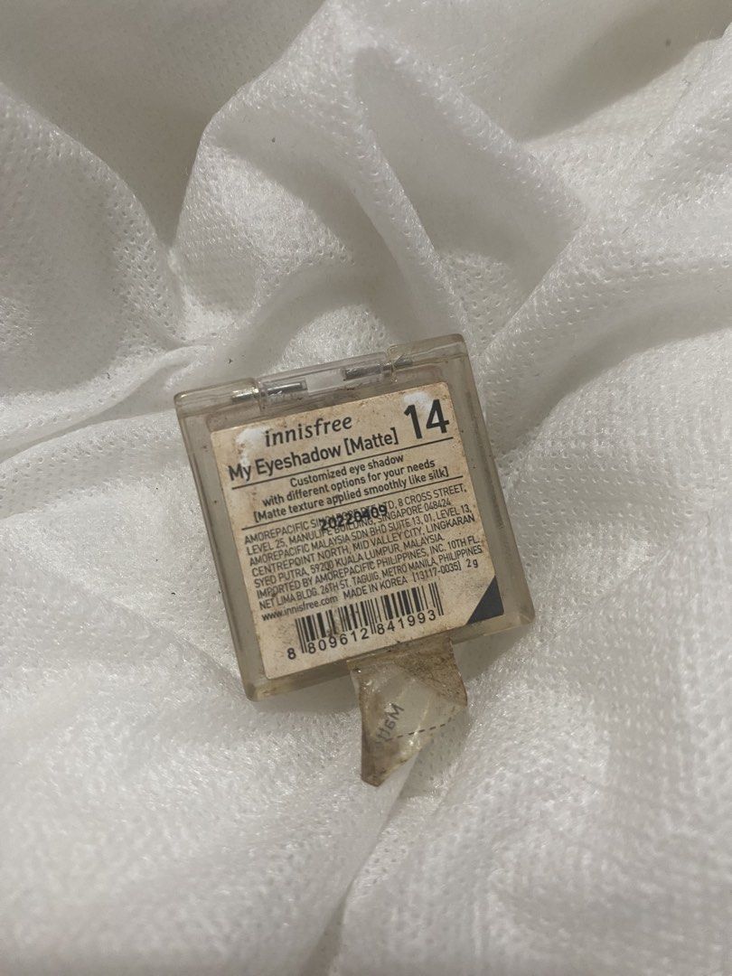 Innisfree My Eyeshadow - Matte 14 (Category: Makeup) located in Manila. Submitted by saaaaabrina (Listing ID 1445276238, Image 2). Description: - authentic - lots of product left pa - rfs: decluttering available for orange app co ! .